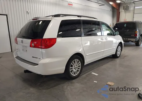 2010 Toyota Sienna Le z USA, uszkodzony, nr VIN 5TDKK4CC9AS319475